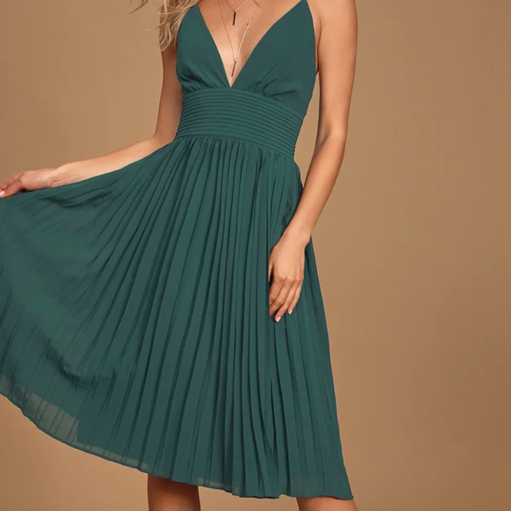 Worn ONCE Lulus XS Love Me To The Moon Emerald Green Pleated Midi Dress